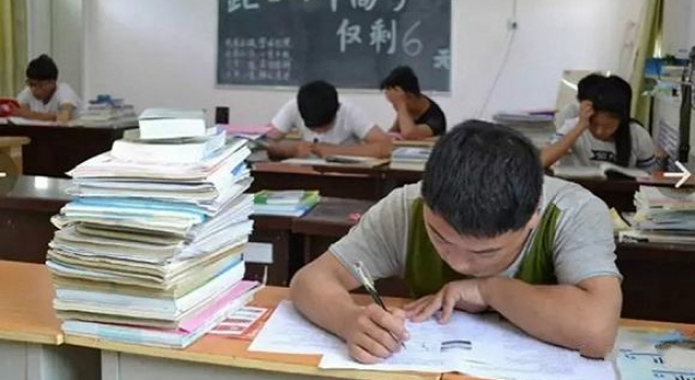 为艾滋感染者设立独立高考考场引热议 官方作出回应