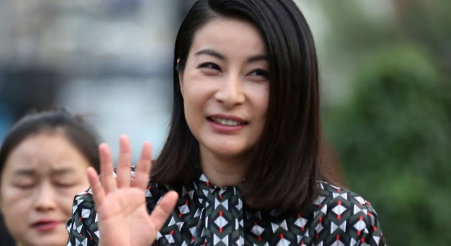 郭晶晶产后首亮相 跳水皇后变豪门阔太气场足