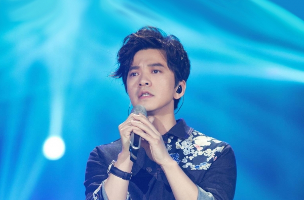 李健“音乐诗人”变“李主任” 让快男从天堂到地狱