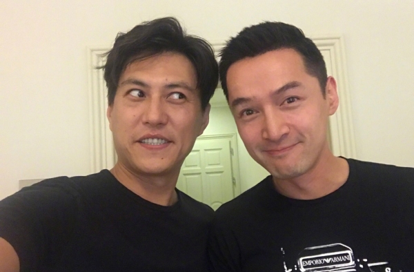 楼台CP发糖!靳东胡歌搞怪合影根本停不下来