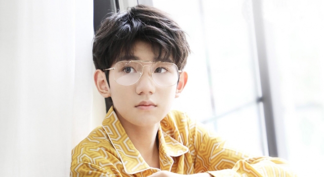 TFBOYS王源最新时尚大片 少年的纯净气质扑面而来