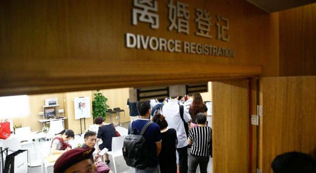 高管离婚被分70亿怎么回事？高管离婚股民遭殃