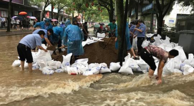 浙江遭暴雨侵袭 钱塘江流域暴发大洪水