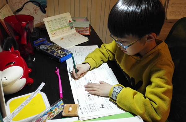 太机智！一年级小学生惹怒母亲仿写小古文致歉获点赞