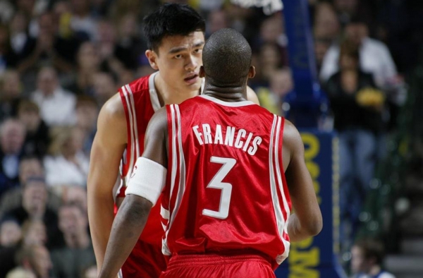 姚明回应吸毒被抓谣言 说说姚明在NBA地位怎样