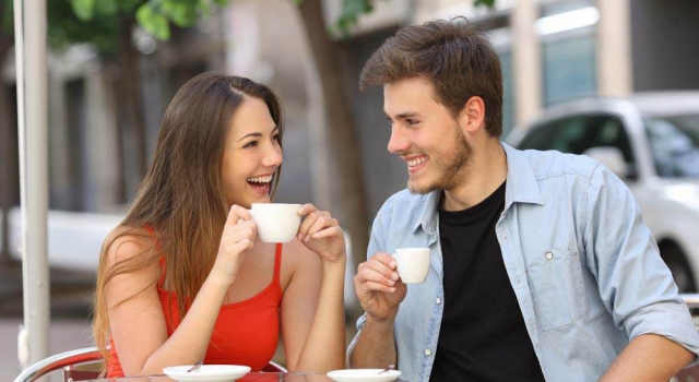 还怕对面的美女对你不理不睬? 搭讪泡妞的四个小技巧