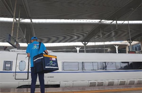 高铁外卖初体验 高铁上支付宝微信叫外卖真那么容易？