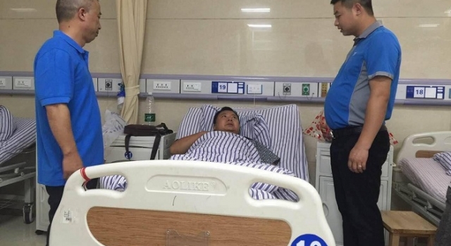 快递员迟到5分钟遭殴打至大小便失禁 生理期也不背锅！