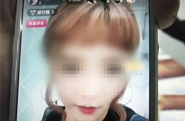 美女主播直播讨薪 只因老板跑路人去楼空