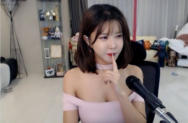 如何追求直播平台的女主播？