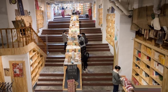 地下车库变24小时书店 众筹200万圆“书店梦”