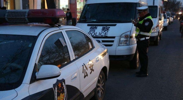 警车违停被贴罚单怎么回事？这罚单真能罚到警车吗？