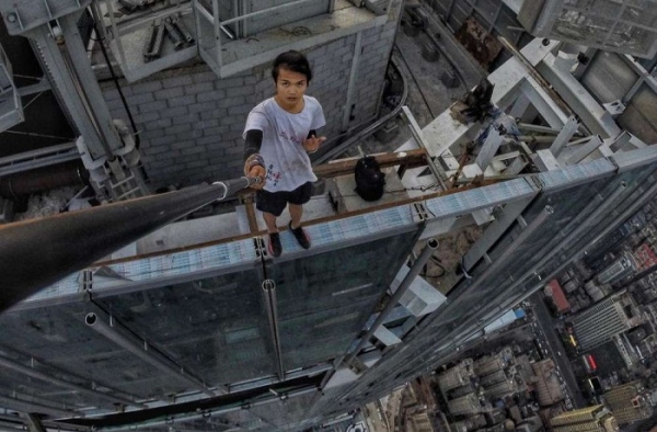 “高空极限”第一人坠亡 吴咏宁坠楼瞬间的视频曝光