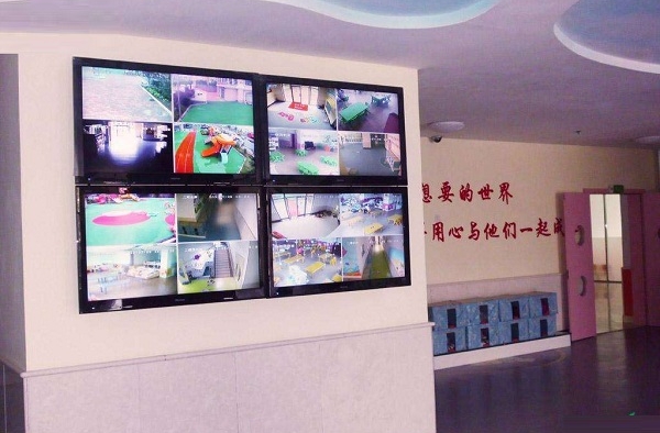 爷爷教室撕扯男孩 网友：太心疼自己孙子也不能这么做!