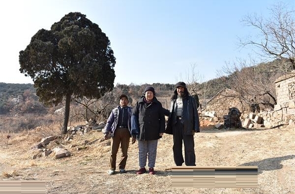 母子隐居深山已7代 粗茶淡饭与世无争