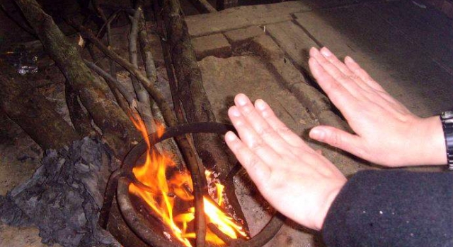 突发！ 云南4名儿童在家烤火身亡