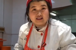 90后小姐姐不服被学生叫阿姨 张贴告示火爆网络