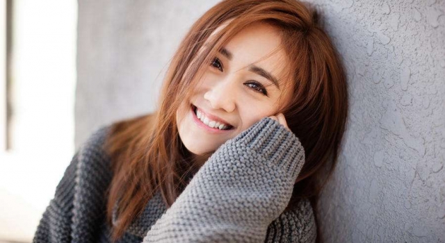 塑料友谊？刘芸着急撇清与李小璐关系 回网友只是认识