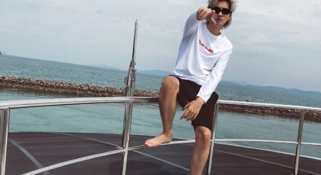 吴亦凡ins连更三条 年前发福利变表情包