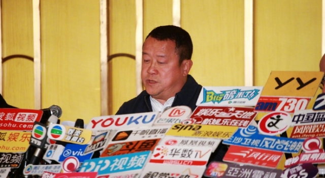 曾志伟对韩颖华采取诉讼 韩颖华喊话曾志伟坐等控告