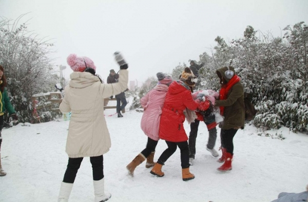女子玩雪4小时患上雪盲症 雪盲症究竟是个什么鬼？