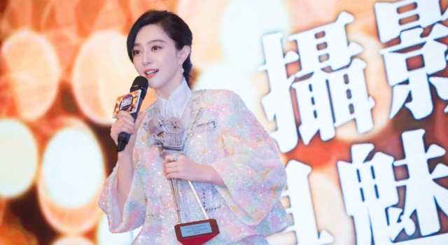 范冰冰再次被问＂弟弟是私生子＂传闻 她是这么回应的
