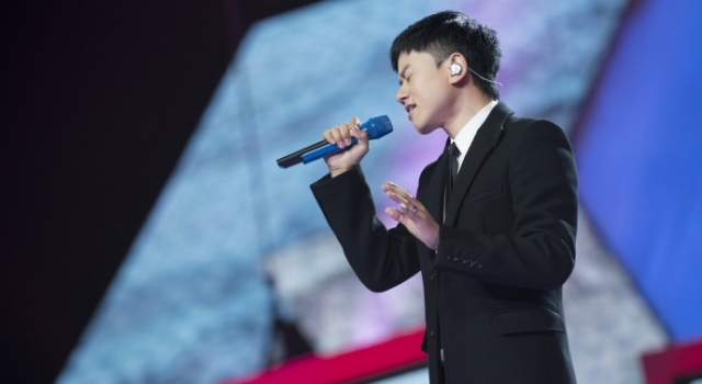 东方风云榜张杰获大满贯 被问谢娜状况张杰高能撒狗粮