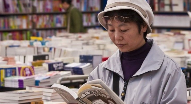 全职妈妈50岁考上研究生 网友：还有什么理由不努力