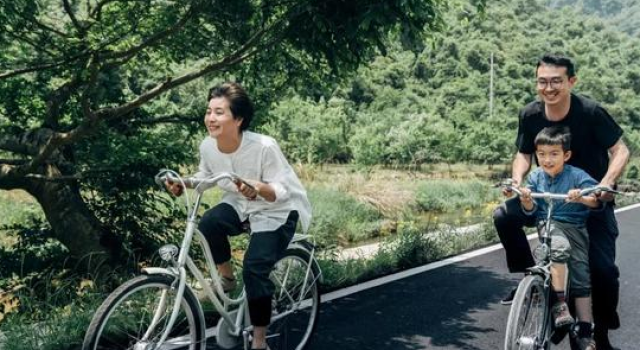 女教师卖掉2套城里房 却把老屋改成这样