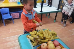 ��̫�����Ҹ�8����ͯ ��ͯ�ְ�ŭ����̫ˮ��̯