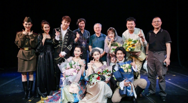 关晓彤期末汇报 演绎玛丝洛娃，衣衫褴褛造型用功情感真挚，演技大获网友肯定