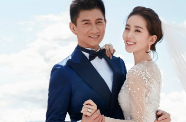 夫妻二人之间相差17岁，感情一直很好，如今只差一件事