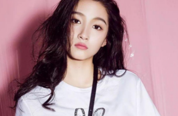 演艺圈中的女明星 尽管身高不一样，但各个都是大长腿