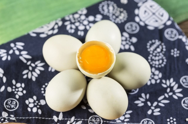 为增肌每天狂吃40个鸡蛋 吃鸡蛋增肌应该注意什么