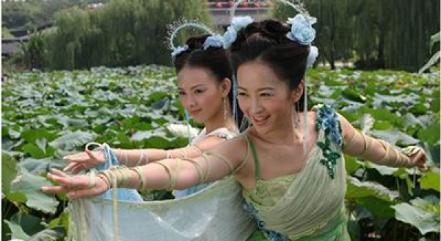 《欢天喜地七仙女》仙女们飞过的瑶池，竟然是这样的
