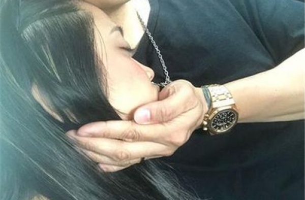 蒋劲夫首晒女友正面照 凌晨秀恩爱撒狗粮