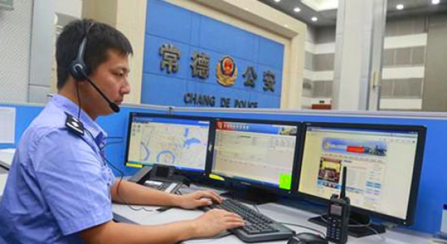 女生打110叫外卖，接警员听出玄机将其挽救!