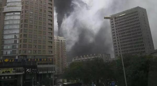 西安着火,目击者称房子都跟着震动