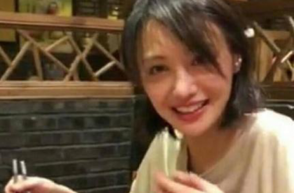 郑爽黑料不断爆出谣言不断 爽爸霸气站出来档箭
