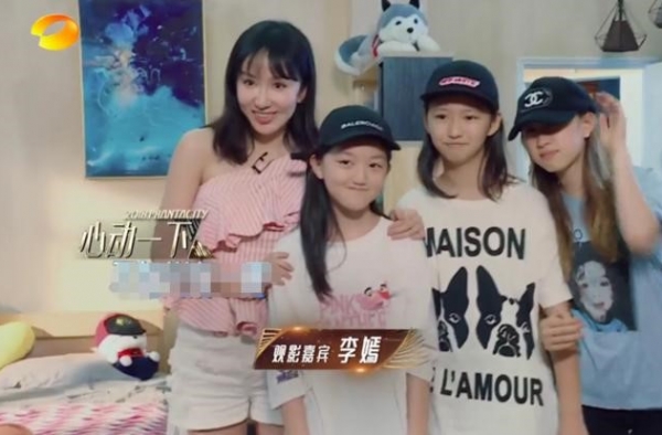 王菲带李嫣找娄艺潇合影，只为追星的女儿
