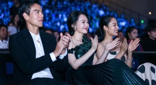 彭于晏与许晴热恋，戏里戏外十分亲密，得工作人员辟谣