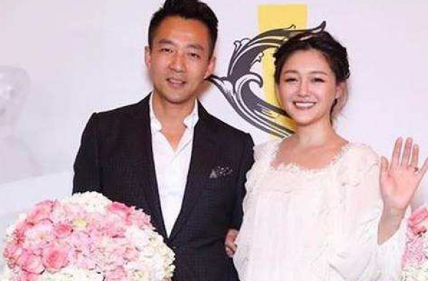 汪小菲主动认可大S剥虾论，怒对网友花式秀恩爱