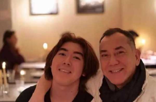 黄秋生首次主动承认私生子事件 将其带回认祖归宗