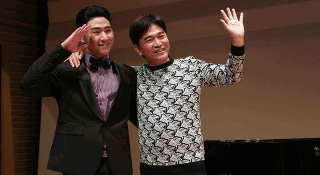 继记者会道歉后　吴宗宪开直播哽咽向儿子道歉