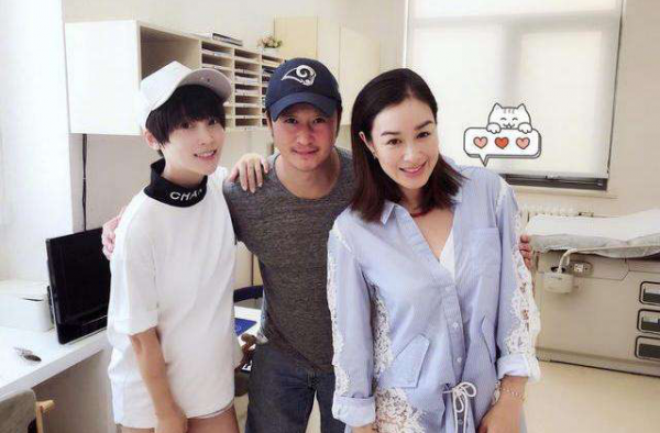 钟丽缇忙着备孕 医院检查偶遇吴京夫妻 谢楠调侃偶遇初恋