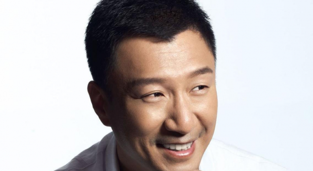 孙红雷带妻子餐厅就餐，妻子一脸严肃对孙红雷训斥