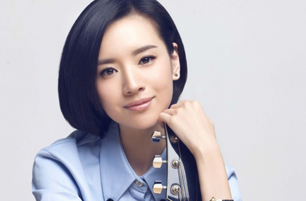 董洁被撕：看似白莲花，网友：情商被白百何甩几条街