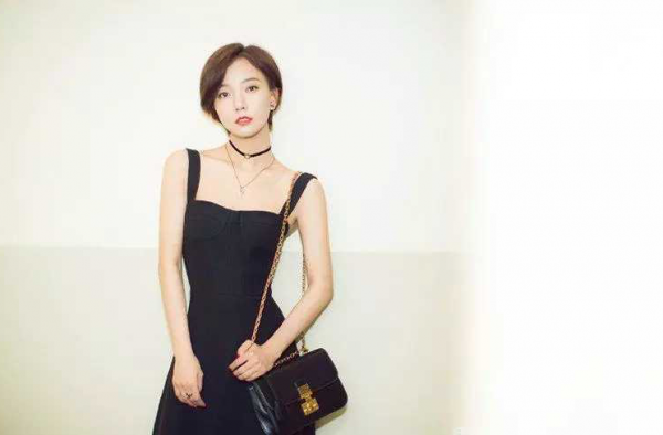 王珞丹长春电影节红毯被求婚 恋爱生活空白!
