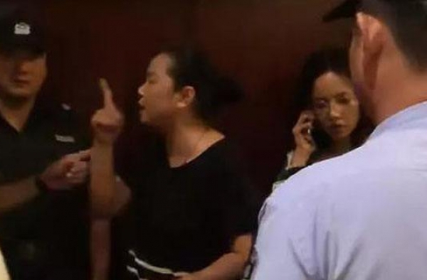 saya妈妈被拘留 网红殴打孕妇致先兆早产为何未被处罚?