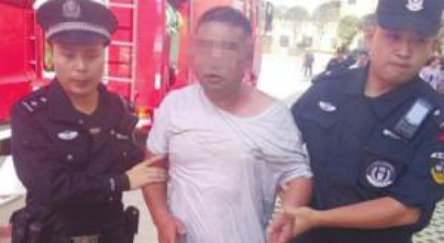为何想不开?男子吵架点火烧家 情绪激动欲跳楼